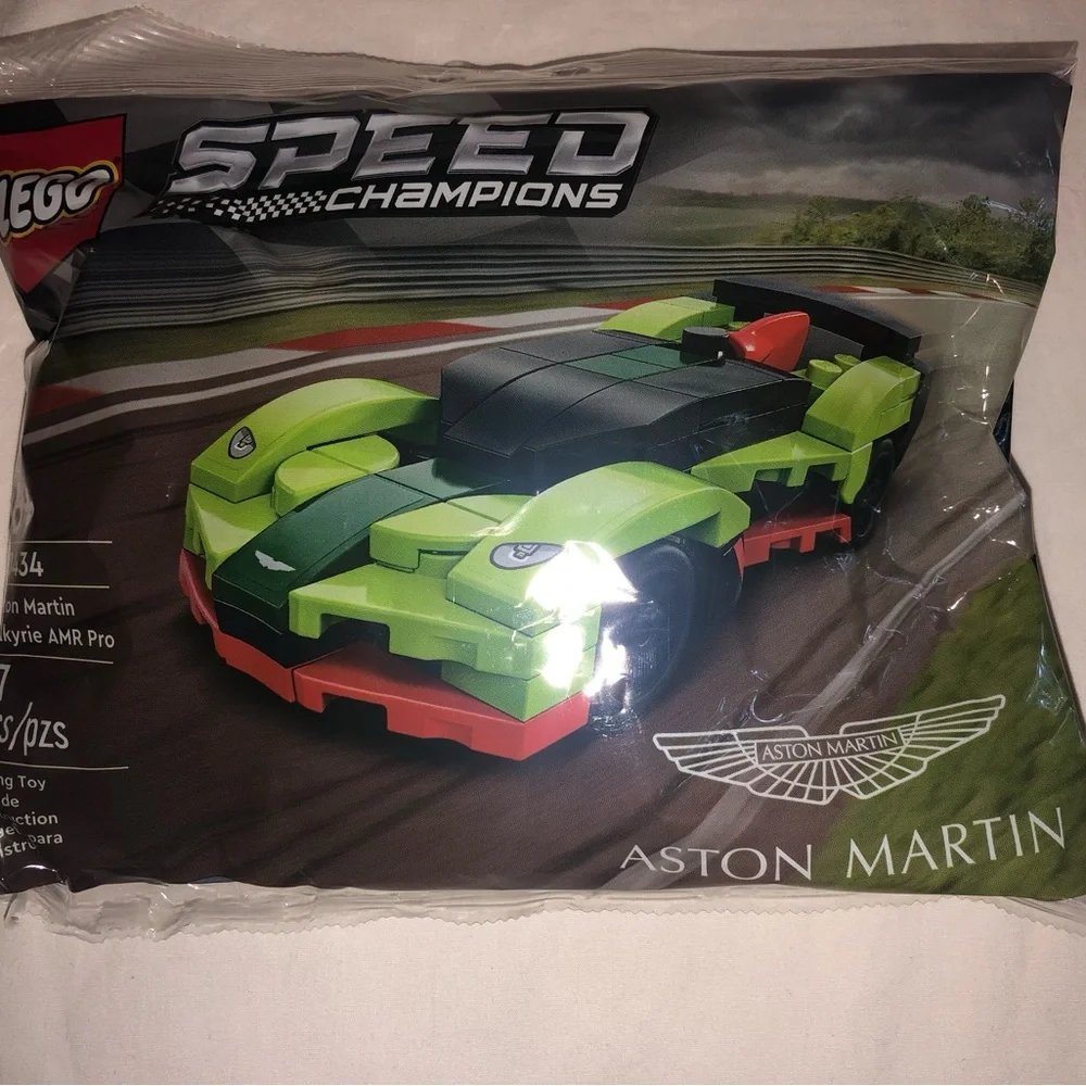 LEGO Speed Champions Aston Martin Lime Green and Black Race Car